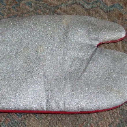 Ausgediente alte Ofenhandschuhe