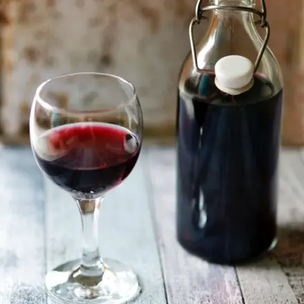 Angebrochene Flasche Wein aufheben