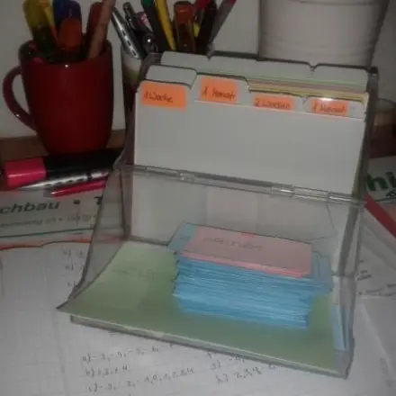 Lernen mit Karteikartensystem