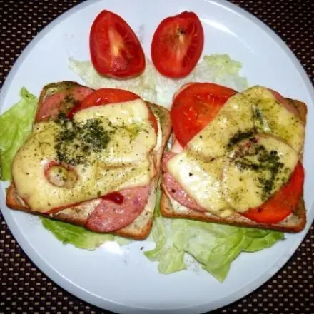 Überbackener Toast - Kleine bunte Mahlzeit