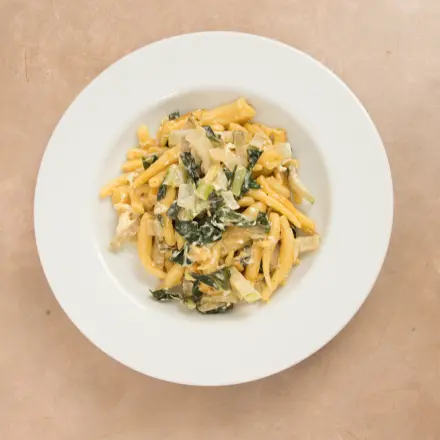 Schnelle Schupfnudeln mit Mangold & Schafkäse