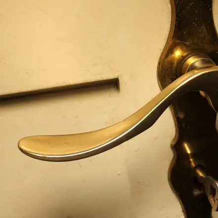 Messing mit Zitrone reinigen