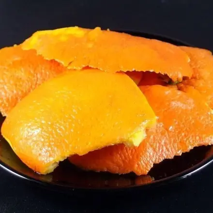Reiniger aus Orangenschalen und Essig