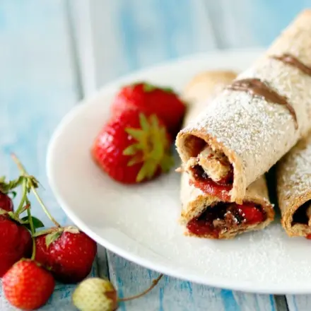 Erdbeer-Nutella-Toaströllchen