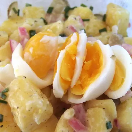 Kartoffelsalat mit Gurkenwasser
