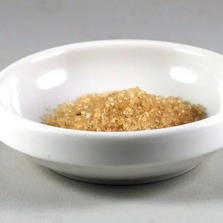 Brauner Zucker löst sich beim Backen besser auf