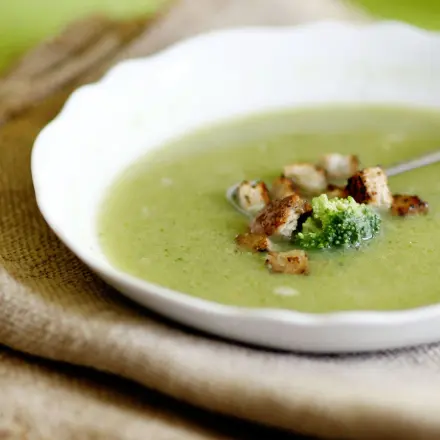 Brokkoli-Granny-Smith-Apfelcremesuppe