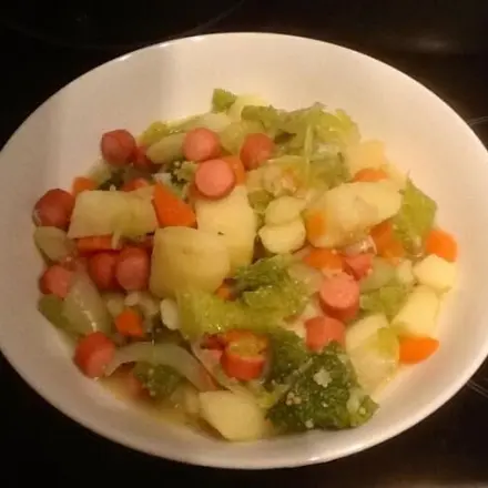 Wirsingeintopf mit Wiener Würstchen