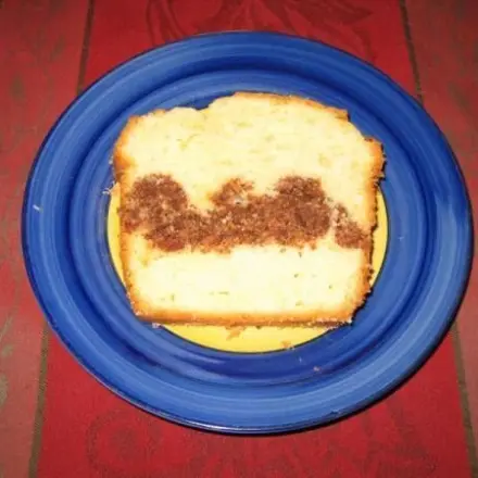 Einfacher gefüllter Nusskuchen