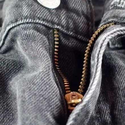 Reißverschluss geht immer auf - so kann man ihn reparieren