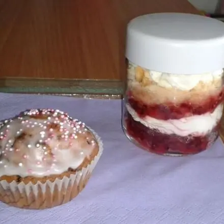 Reste von Muffins oder Kleingebäck - Torte im Glas