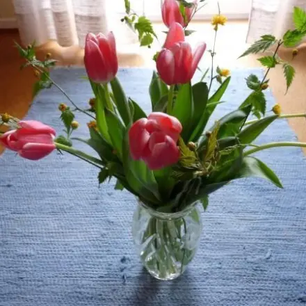 Einfachen Blumenstrauß aufpeppen