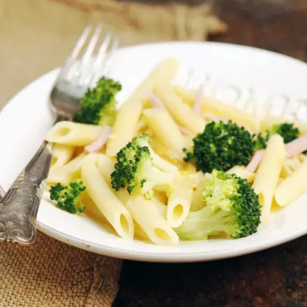 Penne mit Brokkoli in Sahnesauce