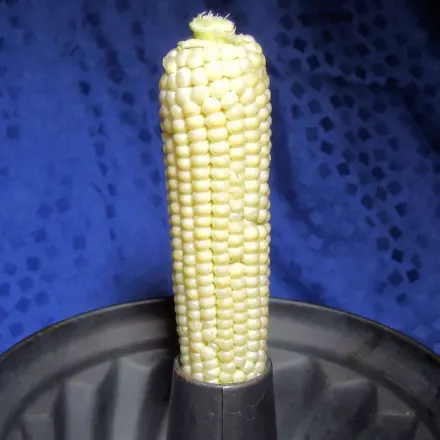 Maiskolben entkernen