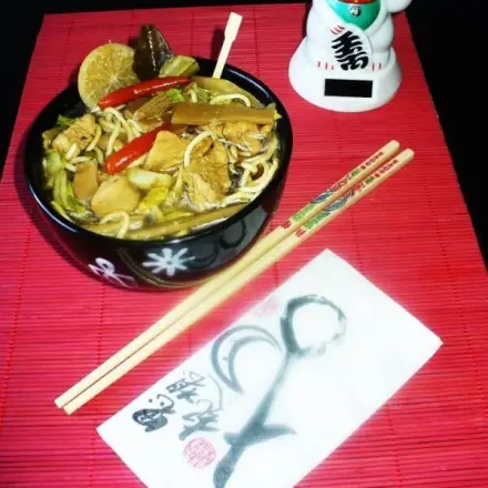Scharfe chinesische Hühnernudelsuppe