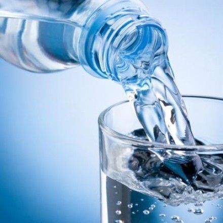 Ist zu viel Wasser trinken schädlich?