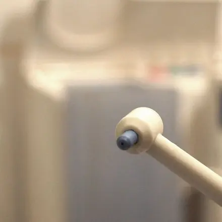 Düsen von Mundduschen reinigen