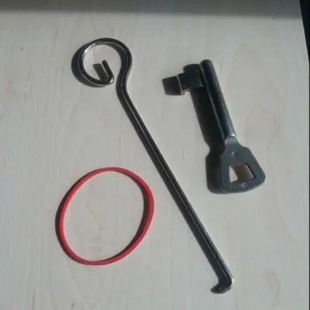 Zimmerschlüssel vor dem Herausfallen sichern