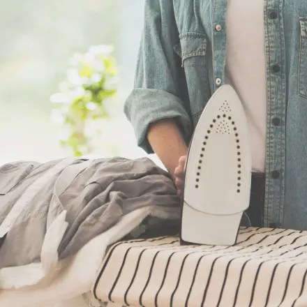 Bügeleisensohle reinigen