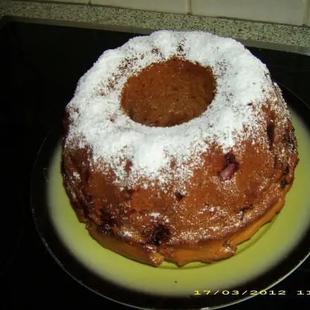 Vanille-Napfkuchen mit Erdbeeren