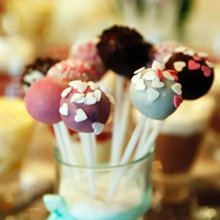 Ränder von Cake Pops entfernen