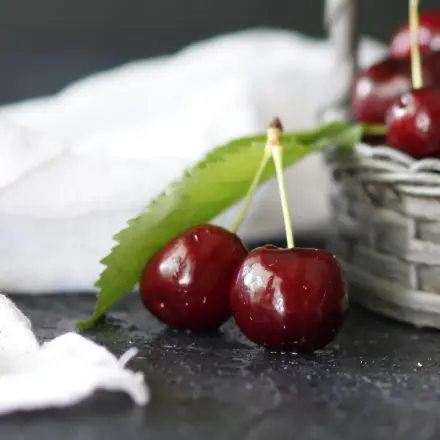 Kirschflecken aus Kleidung entfernen