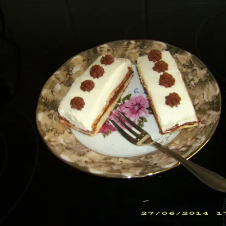 Mandelbiskuit-Schokoladenmousse-Schnitten