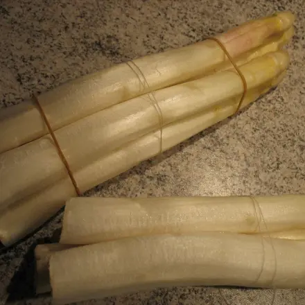 Spargelstangen portionieren