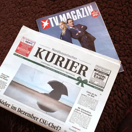 Zeitungen im Zeitungsladen kaufen