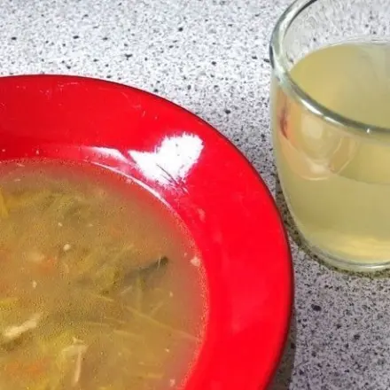 Gegen Erkältung: Hühnersuppe und Lindenblütentee