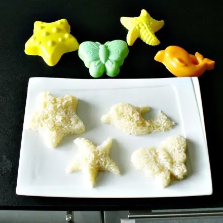 Reis mit Sandkastenförmchen nett anrichten