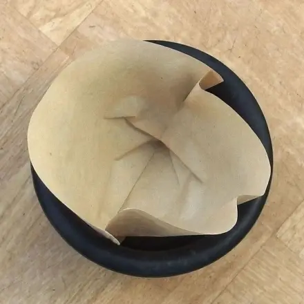 Kaffeefilter statt Tonscherbe in den Blumentopf