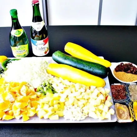 Süß-sauer scharfes Zucchini-Zwiebel-Obst-Chutney