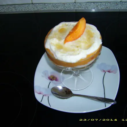 Feurige Mascarpone-Creme mit Aprikosen