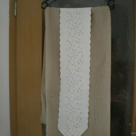 Tischbänder und Tischläufer faltenfrei aufbewahren