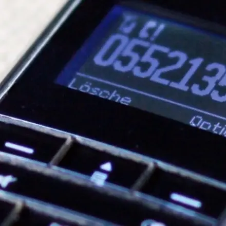 Unbekannte Rufnummer auf dem Telefondisplay zuordnen