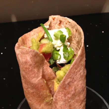 Wraps mit Avocado-Ziegenkäse-Füllung