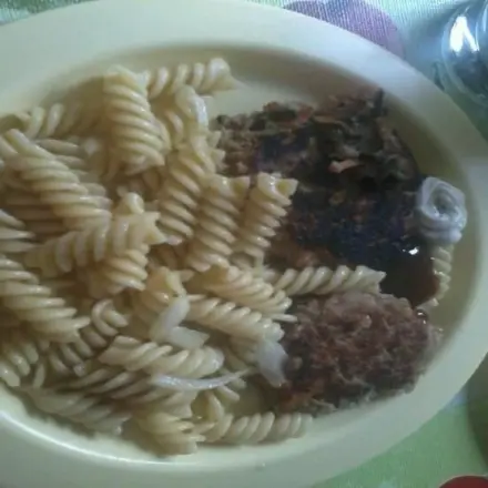 Gemüse-Hack-Bällchen mit Nudelsalat