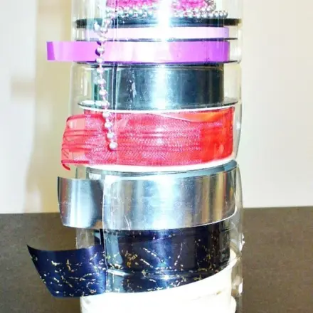 Geschenkband übersichtlich aufbewahren