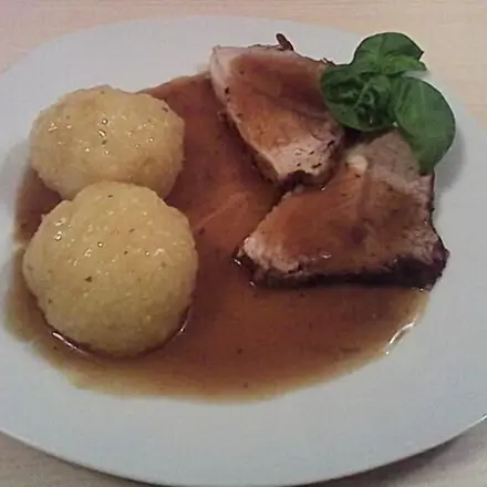 Schweinebraten im italienischen Kräutermantel