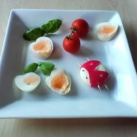Käse-Käfer und Eier in Herzform
