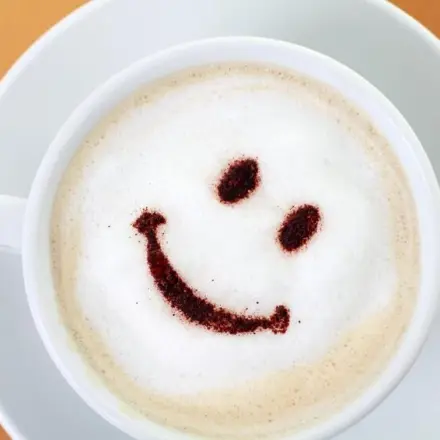 Milchschaum ohne Geräte herstellen