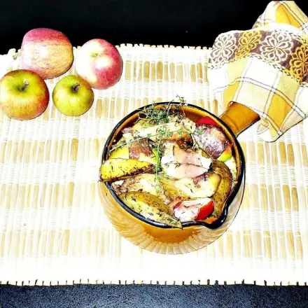 Speckäpfel mit Hähnchenbrust und Thymiankartoffeln