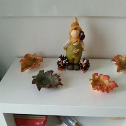 Herbstliche Bastelei: Vögel aus Kiefernzapfen