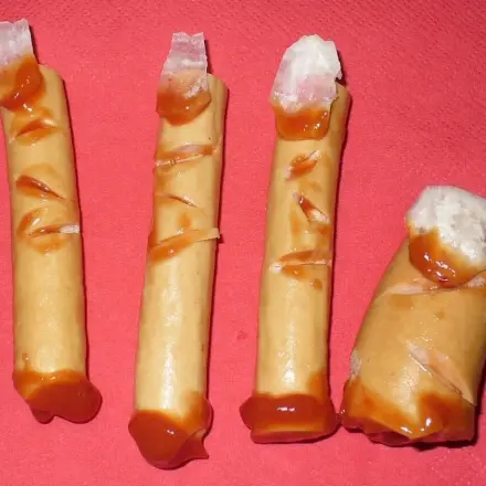 Halloween-Spaß auf dem Buffet: Gruselige Würstchen