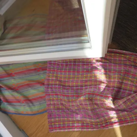 Fensterputzen ohne Wasser auf dem Boden