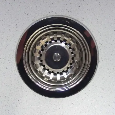 Abfluss reinigen mit Spülmaschinenpulver