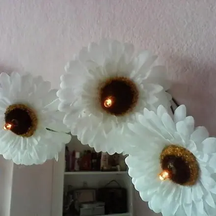 Deko Lichterkette mit Blumen selber herstellen