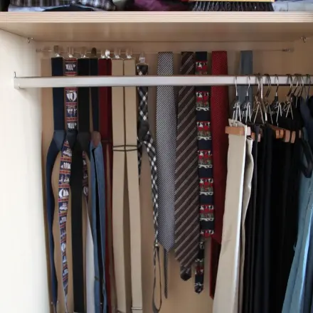 Platz nutzen im Kleiderschrank