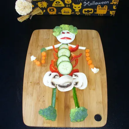 Gemüseskelett für das Halloween Buffet